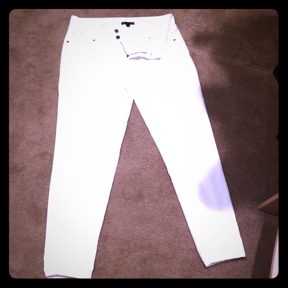 White skinny Jean's! Super soft and stretchy!